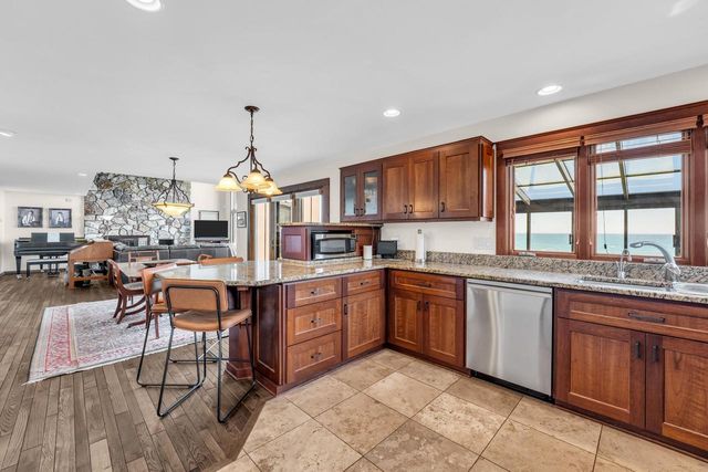 810 Waters Edge ROAD, Racine, WI 53402