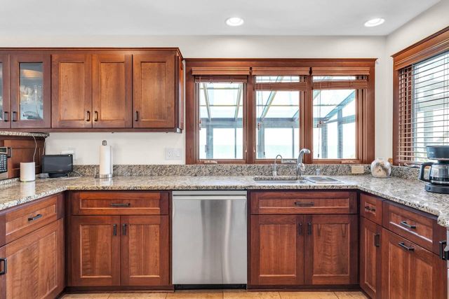 810 Waters Edge ROAD, Racine, WI 53402