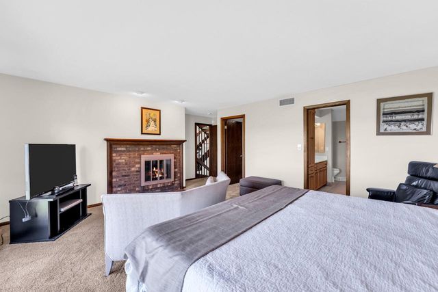 810 Waters Edge ROAD, Racine, WI 53402