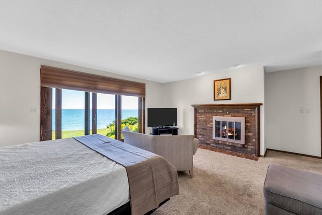 810 Waters Edge ROAD, Racine, WI 53402