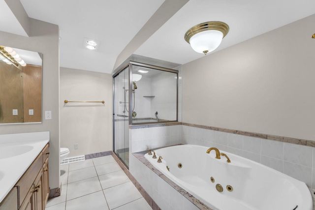 810 Waters Edge ROAD, Racine, WI 53402