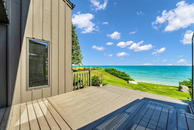 810 Waters Edge ROAD, Racine, WI 53402
