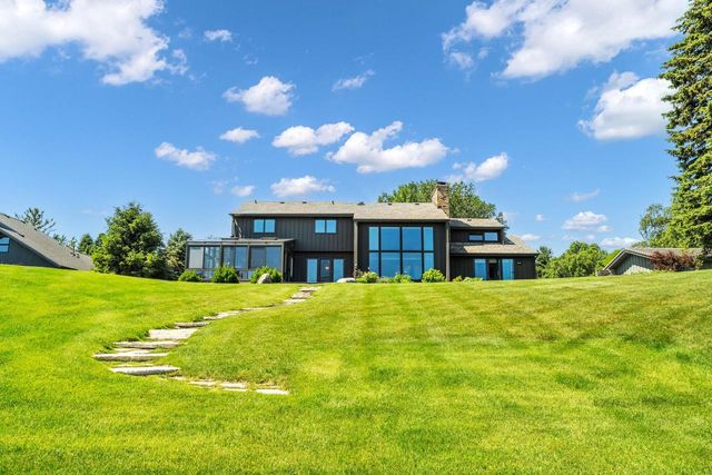 810 Waters Edge ROAD, Racine, WI 53402