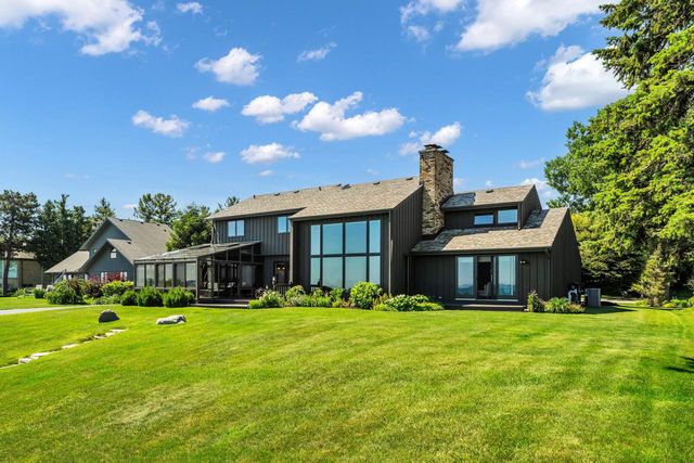 810 Waters Edge ROAD, Racine, WI 53402