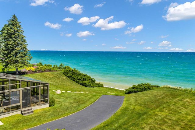 810 Waters Edge ROAD, Racine, WI 53402