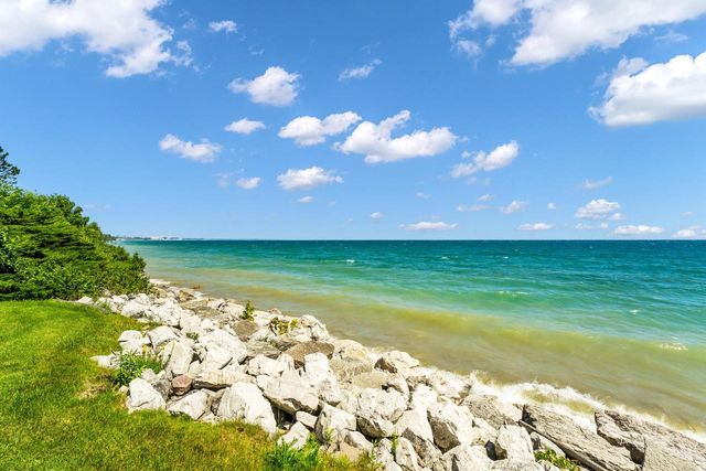 810 Waters Edge ROAD, Racine, WI 53402