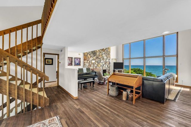 810 Waters Edge ROAD, Racine, WI 53402