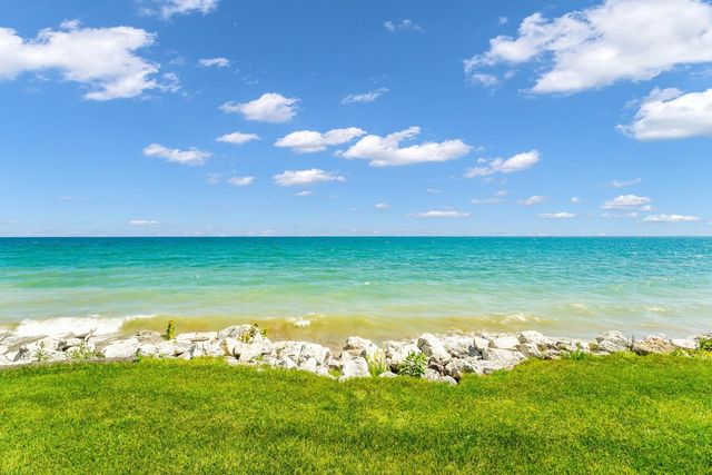 810 Waters Edge ROAD, Racine, WI 53402