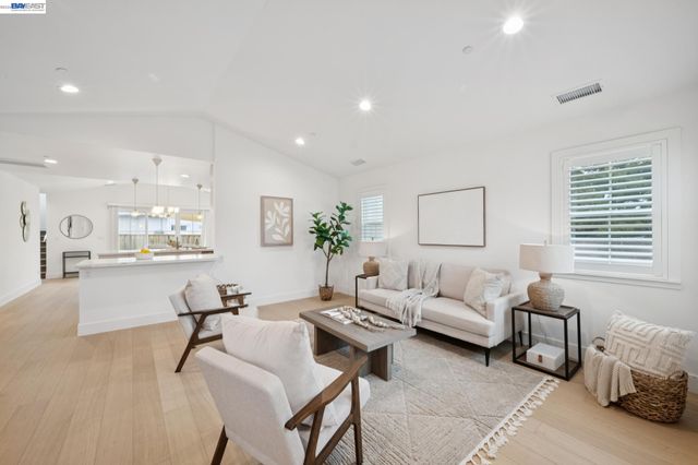 21112 Tyee Ct, Castro Valley, CA 94546