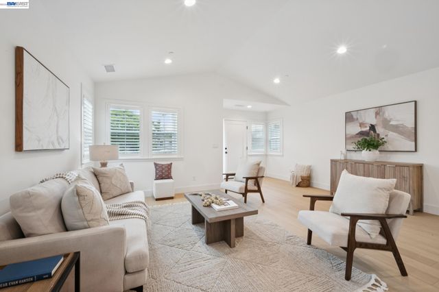 21112 Tyee Ct, Castro Valley, CA 94546