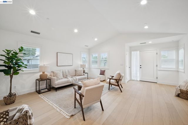 21112 Tyee Ct, Castro Valley, CA 94546