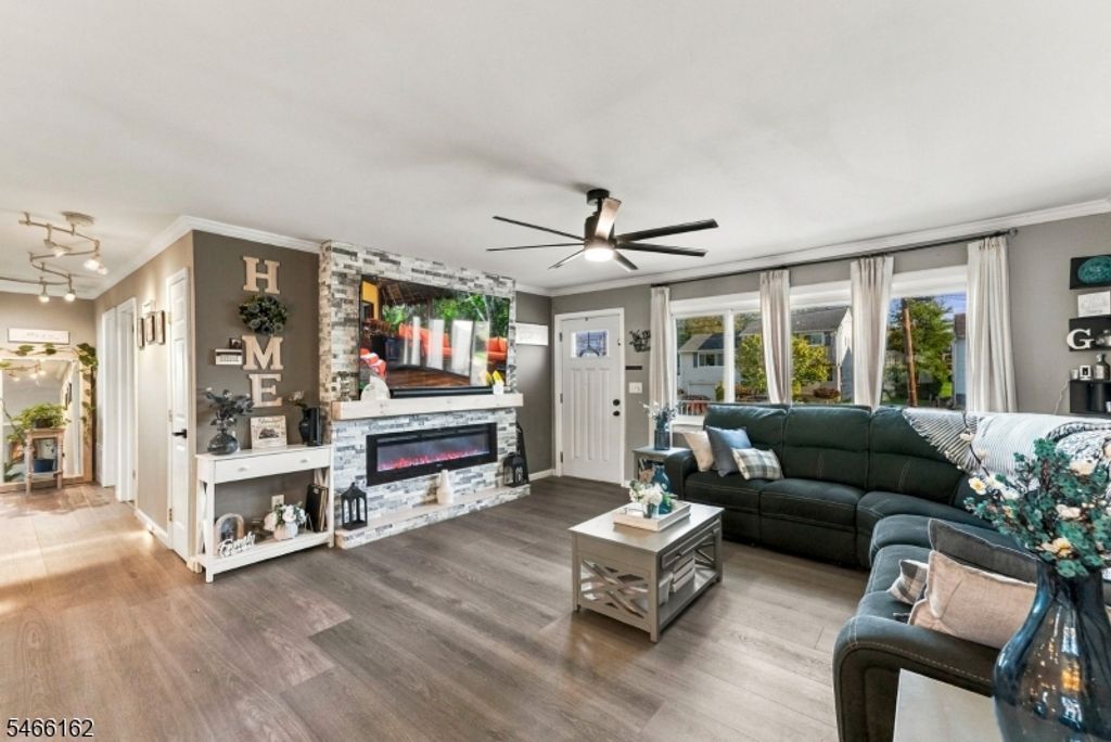 27 Harrison Ave, Carteret Boro, NJ 07008 — photo 4