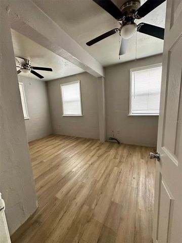 649 NE WALDO ROAD, Gainesville, FL 32641