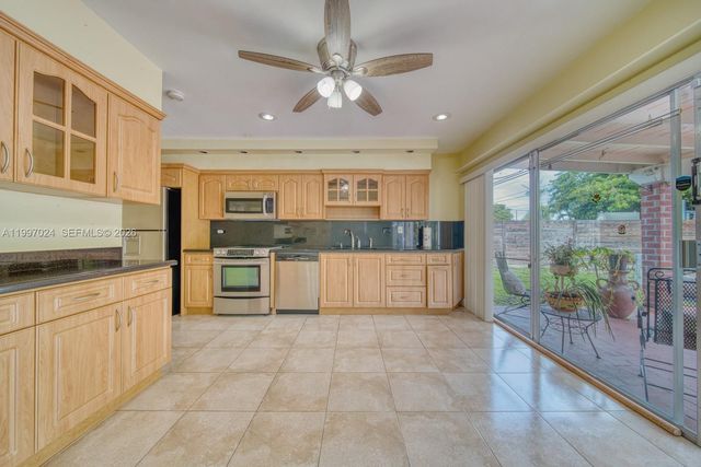 9961 SW 12th St, Miami, FL 33174