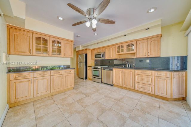 9961 SW 12th St, Miami, FL 33174