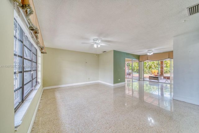 9961 SW 12th St, Miami, FL 33174