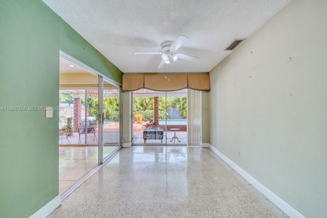 9961 SW 12th St, Miami, FL 33174