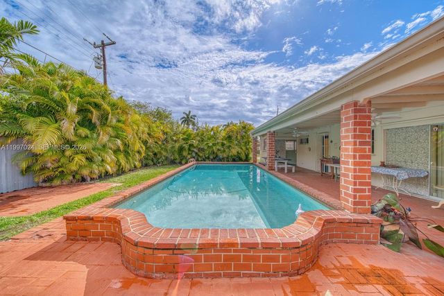 9961 SW 12th St, Miami, FL 33174