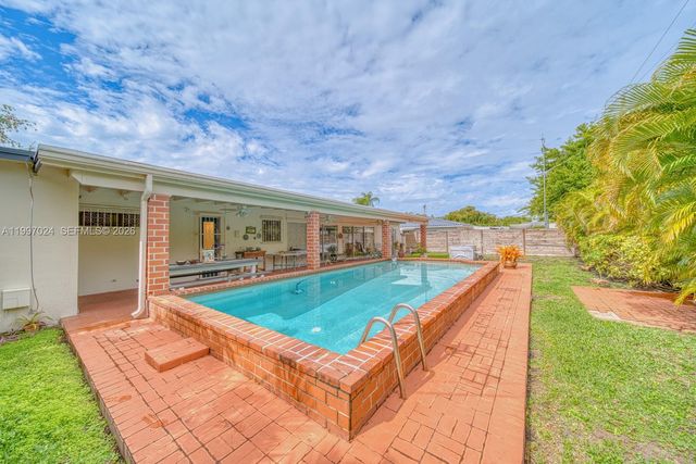 9961 SW 12th St, Miami, FL 33174