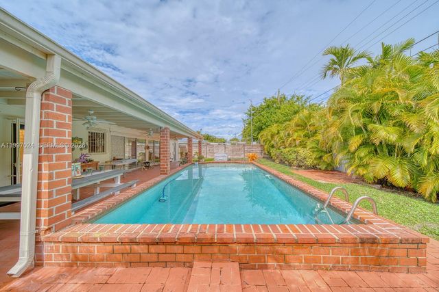 9961 SW 12th St, Miami, FL 33174