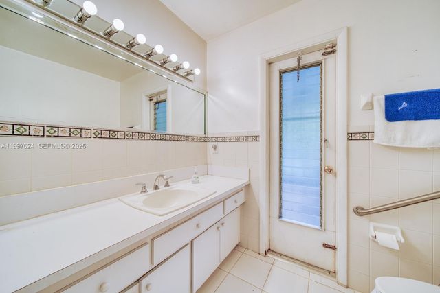 9961 SW 12th St, Miami, FL 33174