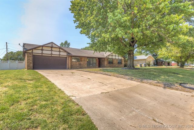 405 Mockingbird Lane, Wagoner, OK 74467