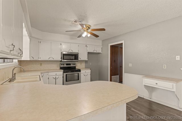 405 Mockingbird Lane, Wagoner, OK 74467