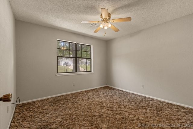 405 Mockingbird Lane, Wagoner, OK 74467