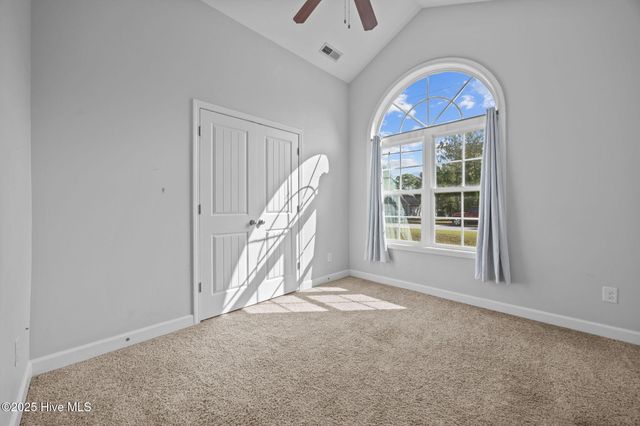 257 E Ivybridge Drive, Hubert, NC 28539