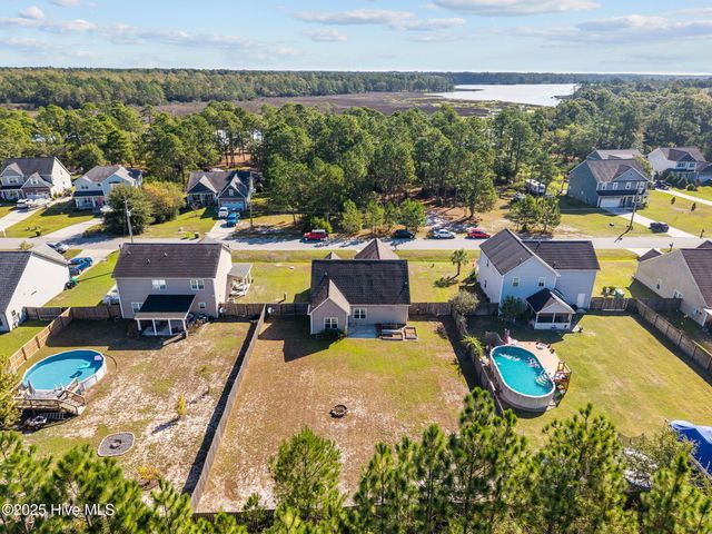 257 E Ivybridge Drive, Hubert, NC 28539