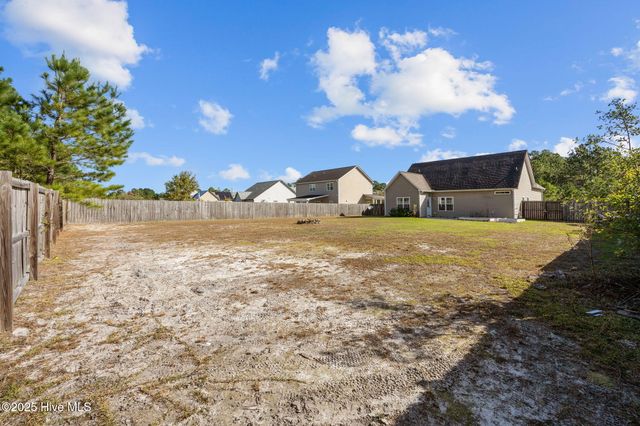 257 E Ivybridge Drive, Hubert, NC 28539