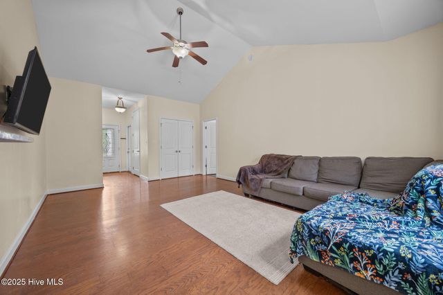 257 E Ivybridge Drive, Hubert, NC 28539