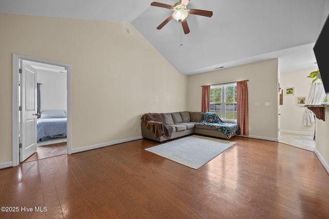 257 E Ivybridge Drive, Hubert, NC 28539