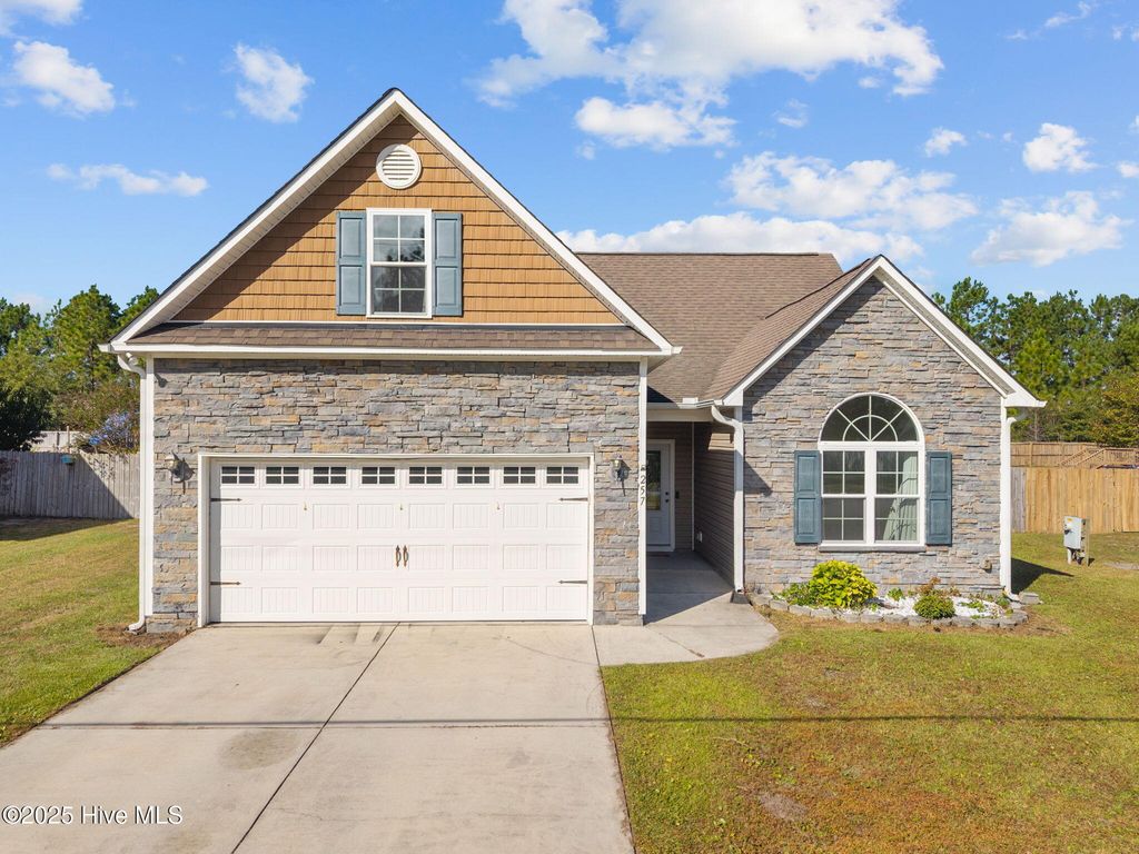 257 E Ivybridge Drive, Hubert, NC 28539