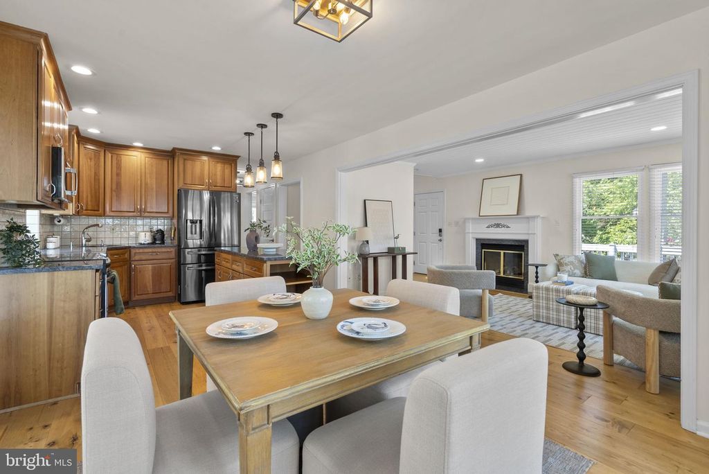 Image 10 of property listing at 1010 SMITH DR, Arnold, MD 21012