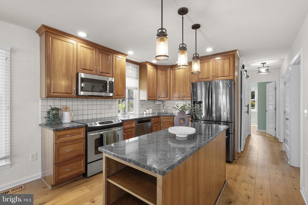 Image 11 of property listing at 1010 SMITH DR, Arnold, MD 21012