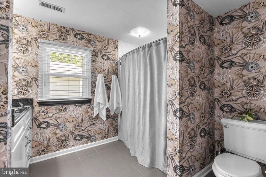 Image 21 of property listing at 1010 SMITH DR, Arnold, MD 21012