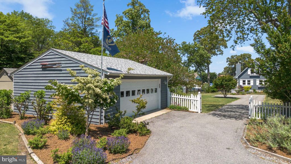 Image 3 of property listing at 1010 SMITH DR, Arnold, MD 21012