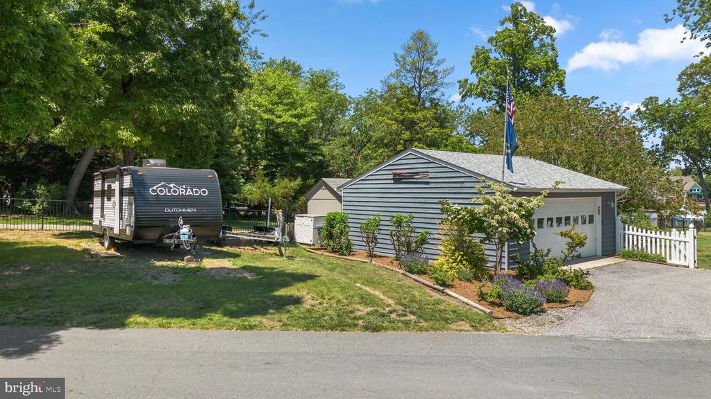 Image 46 of property listing at 1010 SMITH DR, Arnold, MD 21012