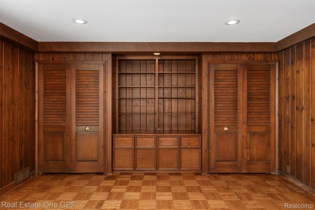 636 Middlesex Road, Grosse Pointe Park, MI 48230