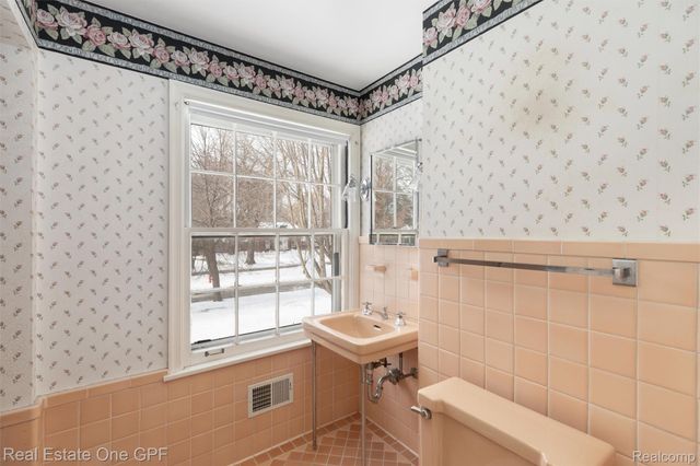 636 Middlesex Road, Grosse Pointe Park, MI 48230