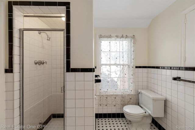 636 Middlesex Road, Grosse Pointe Park, MI 48230