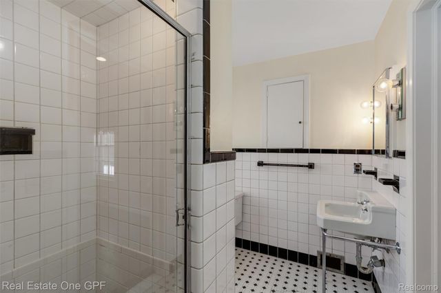 636 Middlesex Road, Grosse Pointe Park, MI 48230