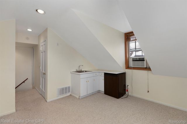 636 Middlesex Road, Grosse Pointe Park, MI 48230