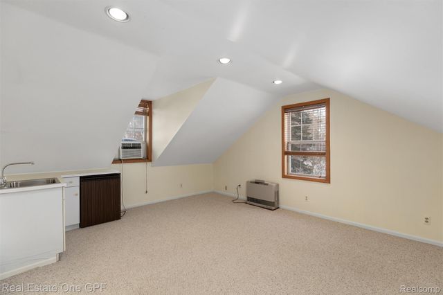 636 Middlesex Road, Grosse Pointe Park, MI 48230