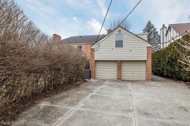 636 Middlesex Road, Grosse Pointe Park, MI 48230