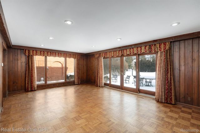 636 Middlesex Road, Grosse Pointe Park, MI 48230