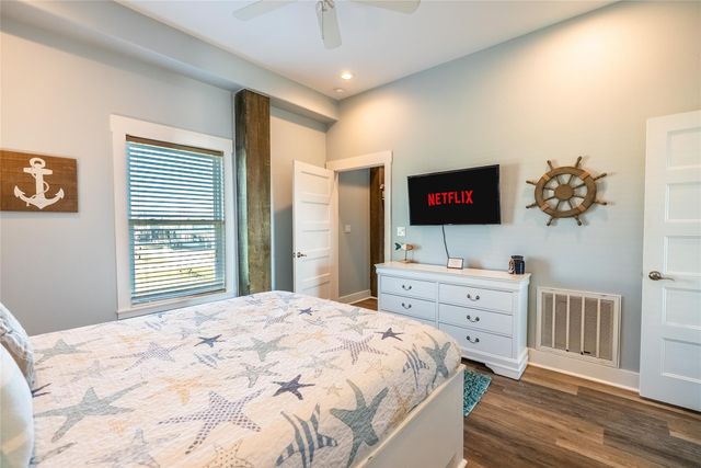 1339 Emerald Drive, Crystal Beach, TX 77650