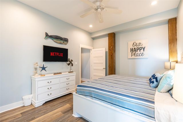 1339 Emerald Drive, Crystal Beach, TX 77650