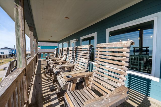 1339 Emerald Drive, Crystal Beach, TX 77650